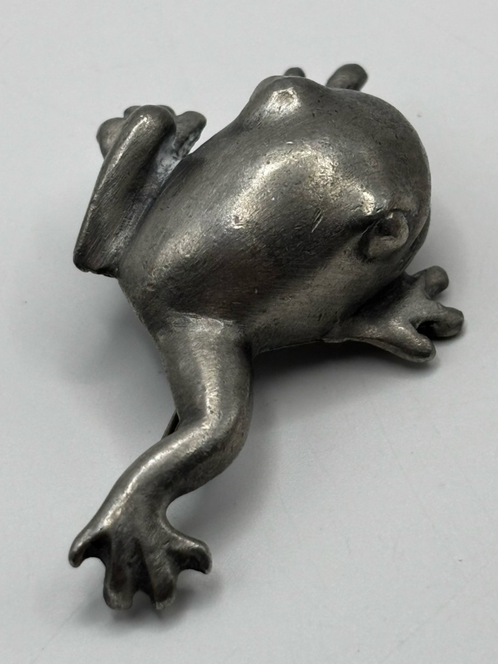 Frog Brooch - Picture 8 of 14